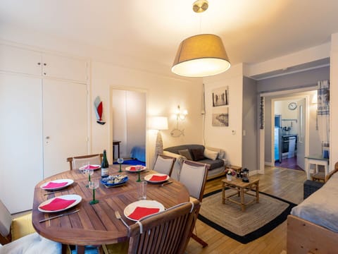 Building, Window, Comfort, Wood, Television, Living Room, Interior Design, House, Couch, Floor