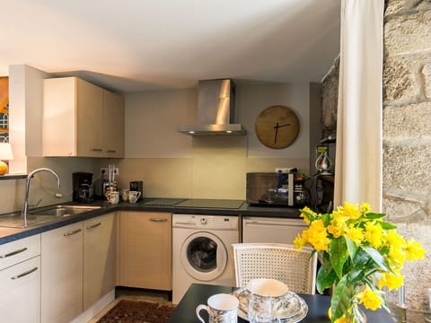 Building, Window, Comfort, Wood, Television, Living Room, Interior Design, House, Couch, Floor