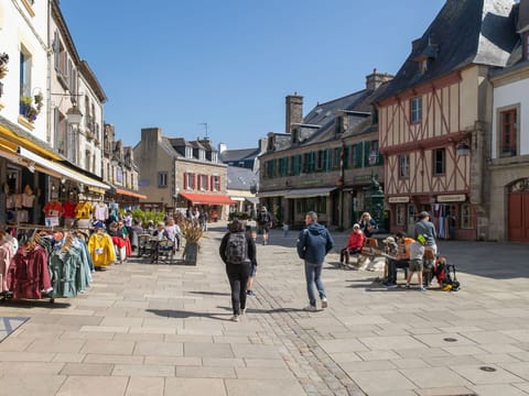 Building, Town, Public Space, Urban Area, City, Architecture, Street, Crowd, Vacation