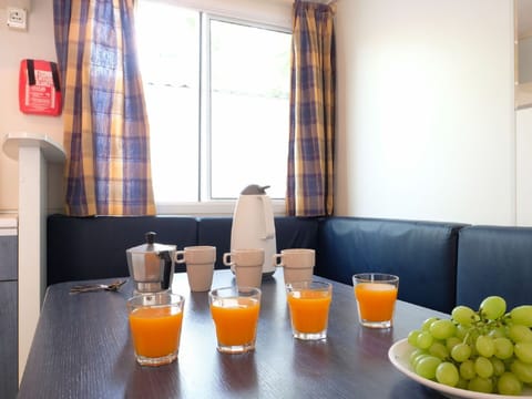 Building, Window, Comfort, Wood, Television, Living Room, Interior Design, House, Couch, Floor