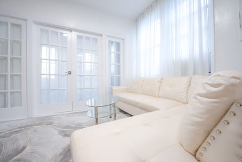 Luxury House | Living area | Flat-screen TV