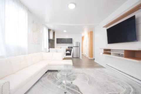 Luxury House | Living area | Flat-screen TV