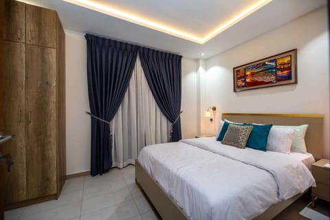 Standard Studio | Egyptian cotton sheets, premium bedding, in-room safe