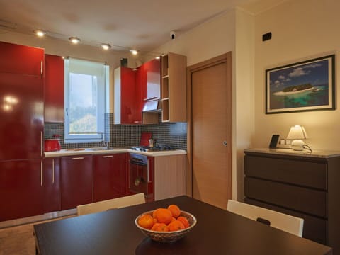 Water, Building, Cloud, Plant, Daytime, Property, Swimming Pool, Sky, Window, Azure