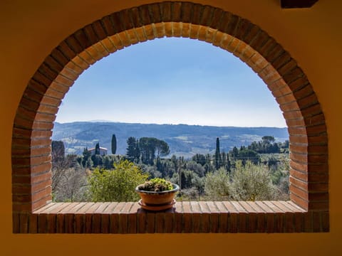 Building, Daytime, Sky, Plant, Tree, Arecales, Fence, Terrestrial Plant, Urban Design, Woody Plant