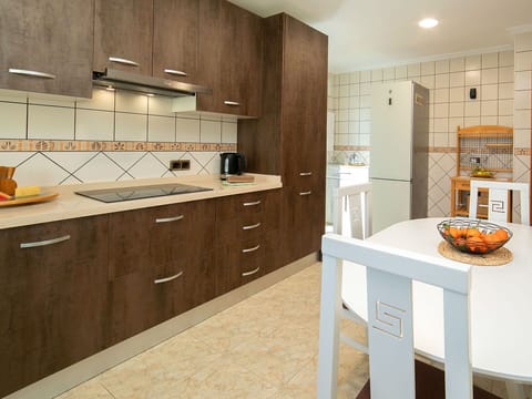 Water, Plant, Cloud, Building, Sky, Property, Swimming Pool, Azure, Shade, Rectangle