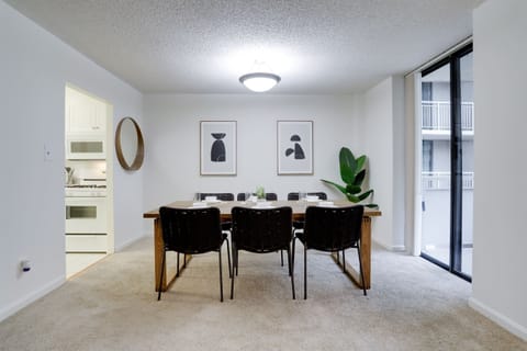 Business Apartment | In-room dining