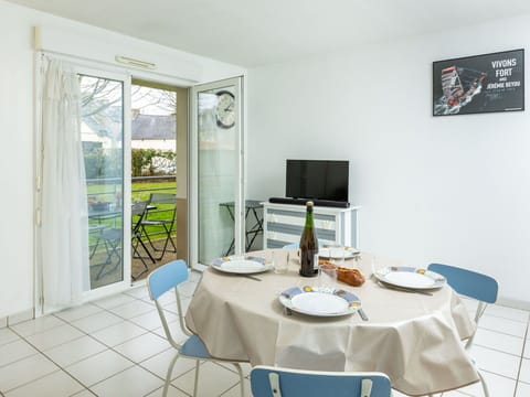 Water, Sky, Plant, Cloud, Building, Property, Swimming Pool, Window, Azure, Body Of Water