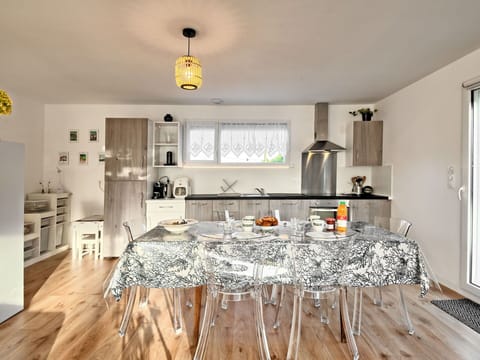 Property, Window, Wood, Countertop, Cabinetry, Table, Kitchen, Interior Design, Flooring