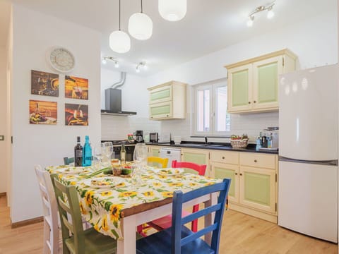 Cabinetry, Property, Furniture, Countertop, Table, Bottle, Wood, Interior Design, Lighting, Chair