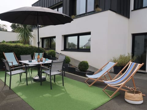 Plant, Furniture, Building, Window, Chair, Table, Umbrella, Shade, Outdoor Furniture, Interior Design