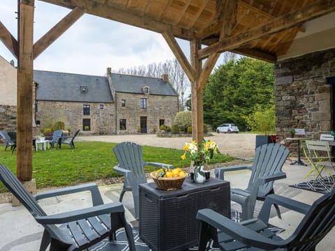 Water, Plant, Property, Building, Swimming Pool, Sky, Azure, Green, Nature, Tree