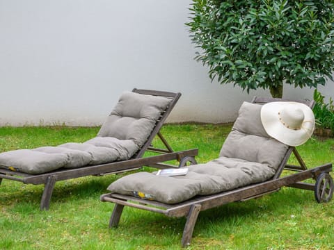 Water, Plant, Furniture, Swimming Pool, Property, Sky, Azure, Blue, Nature, Tree