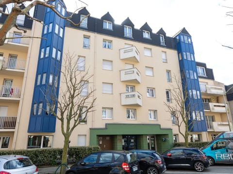 Water, Building, Cloud, Plant, Property, Daytime, Sky, Azure, Tree, House
