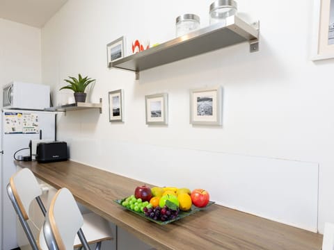 Water, Building, Cloud, Plant, Property, Daytime, Sky, Azure, Tree, House