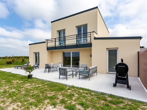 Sky, Cloud, Building, Property, Plant, Window, Land Lot, Interior Design, Shade, House
