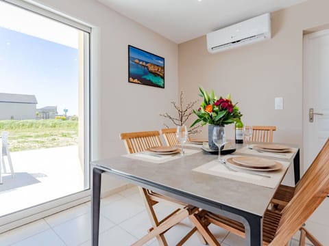 Cloud, Sky, Building, Urban Design, Neighbourhood, Plant, Condominium, Tower Block, Residential Area, Facade