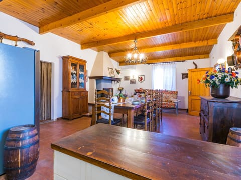 Cloud, Sky, Building, Urban Design, Neighbourhood, Plant, Condominium, Tower Block, Residential Area, Facade