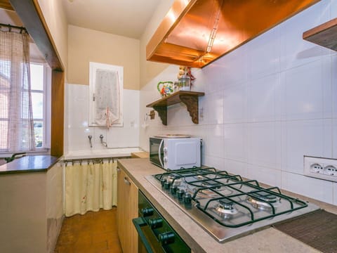 Cloud, Sky, Building, Urban Design, Neighbourhood, Plant, Condominium, Tower Block, Residential Area, Facade