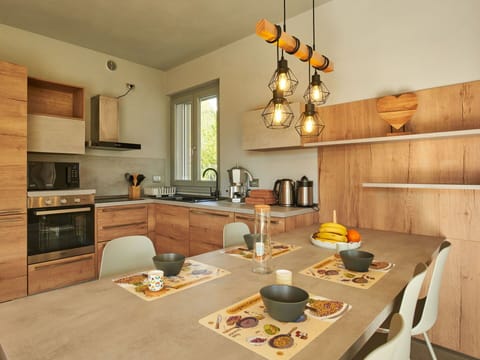 Sky, Property, Building, Snow, Window, Wood, Slope, House, Tree