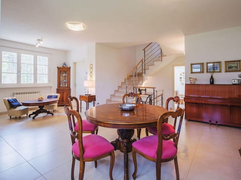 Water, Plant, Sky, Property, Cloud, Swimming Pool, Azure, Tree, Outdoor Furniture, Shade