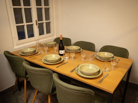 Property, Furniture, Building, Comfort, Wood, Bed Frame, Lighting, Interior Design, Architecture, Bed