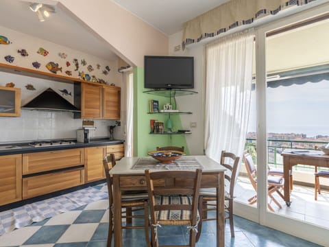 Sky, Tree, Urban Design, Plant, Residential Area, Real Estate, Landscape, Roof, City, Leisure