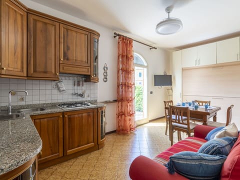 Cloud, Plant, Sky, Property, Building, Window, Tree, Land Lot, Table, House