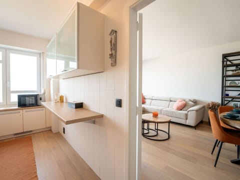 Building, Sky, Plant, Window, House, Facade, Tree, Leisure, Roof