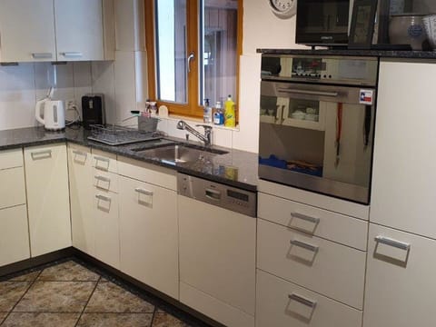 Countertop, Cabinetry, Tap, Sink, Kitchen Sink, Property, Building, Kitchen Stove, Kitchen, Kitchen Appliance