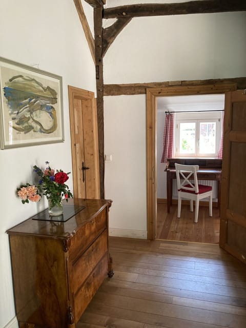 Flower, Table, Plant, Wood, Interior Design, Building, Picture Frame, House, Rectangle, Floor