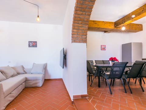 Cloud, Water, Sky, Plant, Property, Azure, Natural Landscape, Swimming Pool, Tree, Vegetation