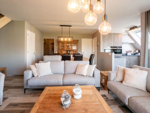 Cloud, Plant, Sky, Building, Daytime, Property, Window, Tree, House, Land Lot