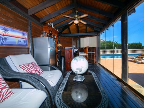 Plant, Building, Daytime, Property, Water, Sky, Blue, Azure, Tree, Arecales