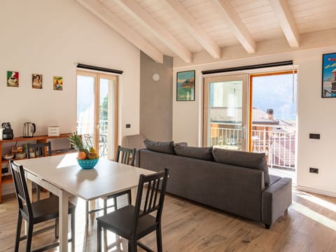 Sky, Mountain, Daytime, Building, Plant, Natural Landscape, House, Vegetation, Highland, Tree