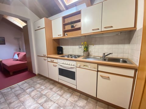 Cabinetry, Kitchen Sink, Furniture, Countertop, Sink, Tap, Building, Kitchen Stove, Kitchen, Wood