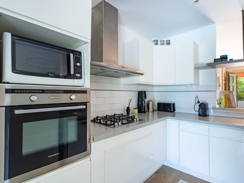 Sky, Cloud, Water, Building, Plant, Azure, Tree, Swimming Pool, Condominium, Shade