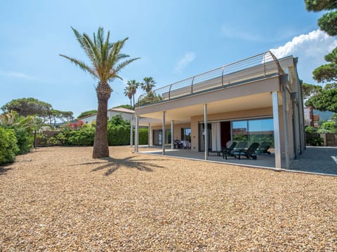 Water, Sky, Table, Furniture, Property, Chair, Azure, Outdoor Table, Outdoor Furniture, Tableware