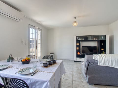 Food, Table, Tableware, Plant, Furniture, Sky, Chair, Dishware, Plate, Outdoor Furniture