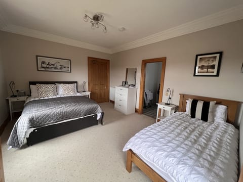 Deluxe Double or Twin Room, Sea View | Soundproofing, iron/ironing board, free WiFi, bed sheets