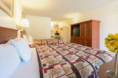 Standard Cabin, 2 Queen Beds | Desk, iron/ironing board, free WiFi