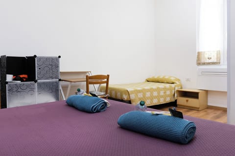 Business Triple Room, Non Smoking, Private Bathroom | Minibar, free WiFi