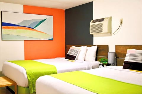 Modern Family Suite Room Non-Smoking ( NO PETS ALLOWED ) | Premium bedding, pillowtop beds, desk, laptop workspace