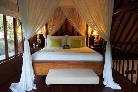 Royal Villa | Minibar, in-room safe, individually decorated, individually furnished