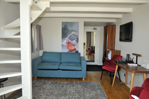 Suite, 2 Twin Beds, Non Smoking (with Sofabed) | Desk, iron/ironing board, free WiFi, bed sheets