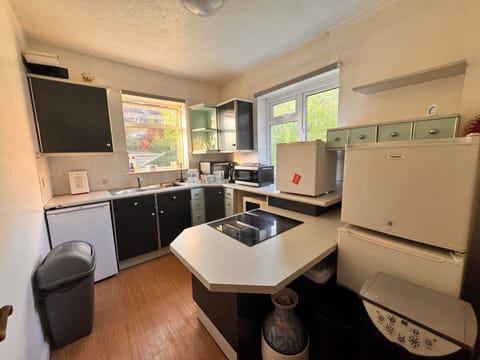 Standard Double Room | Shared kitchen facilities