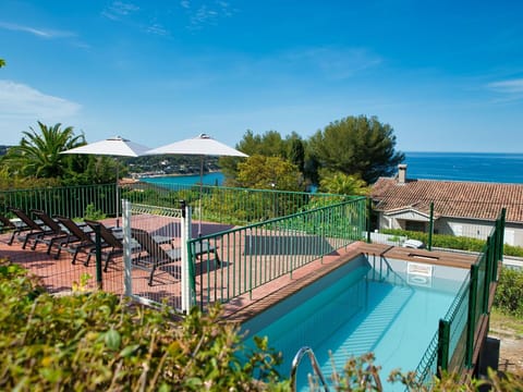 Snow, Sky, Cloud, Mountain, Building, Slope, Tree, Plant, House, Natural Landscape