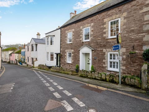 Road Surface, Wall, Building, Window, Road, House, Street, Residential Area, Asphalt, Town