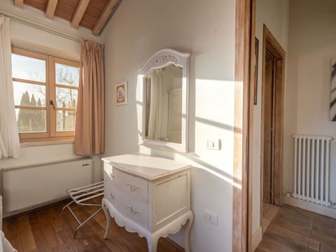 Property, Cabinetry, Mirror, Window, Wood, Building, Interior Design, Floor, Drawer, Flooring