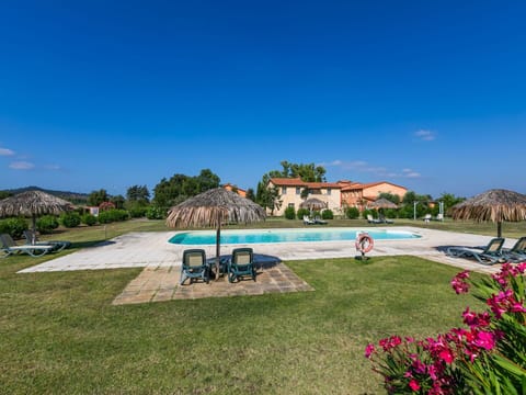 Sky, Plant, Water, Tree, Natural Landscape, Flower, Swimming Pool, Cloud, Grass, Leisure